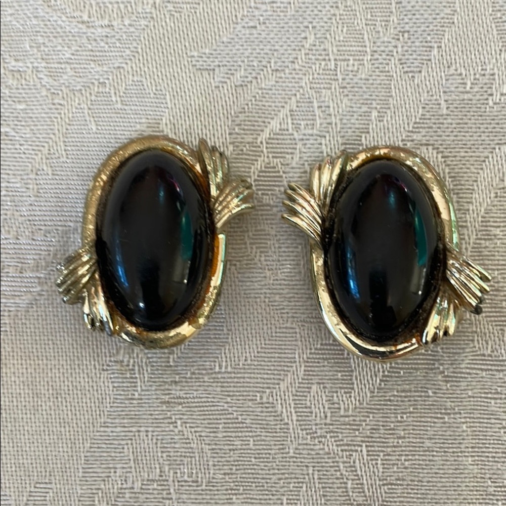 Vintage CORO Gold and Black Clip-On Earrings - Picture 1 of 4